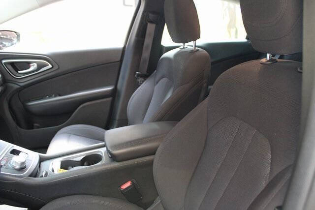 2015 Chrysler 200 LX