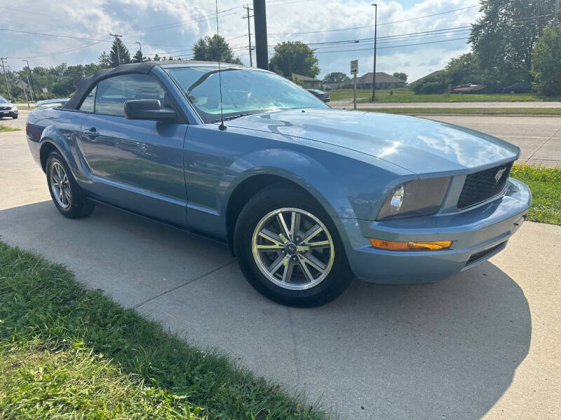 Used 2005 Ford Mustang Premium with VIN 1ZVFT84N255213349 for sale in Oak Creek, WI