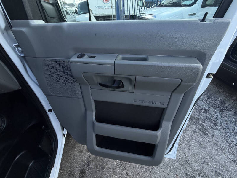 2012 Ford E-350