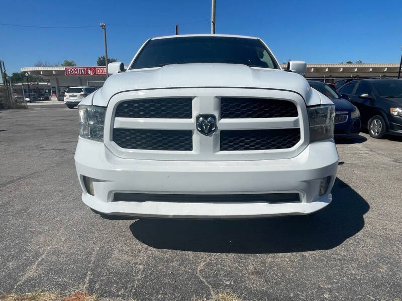 2012 RAM Ram 1500 Pickup Sport photo 2