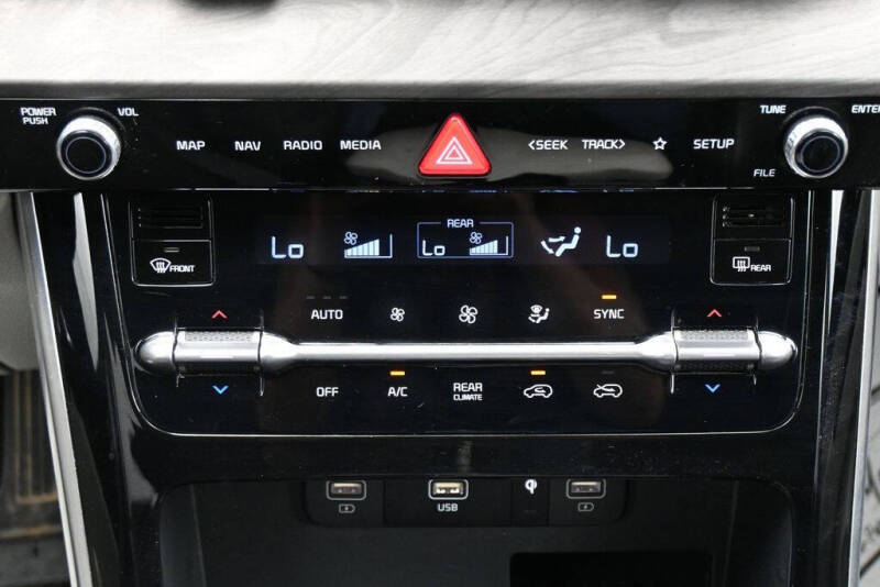 2024 Kia Carnival EX