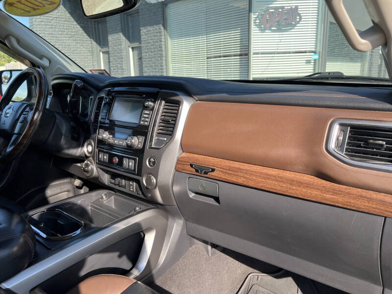 2017 Nissan Titan Platinum Reserve