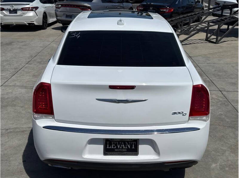 2017 Chrysler 300 C