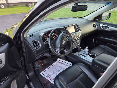 2017 Nissan Pathfinder SL