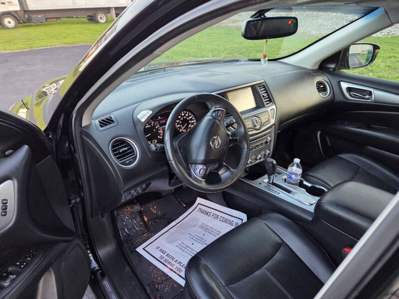 2017 Nissan Pathfinder SL