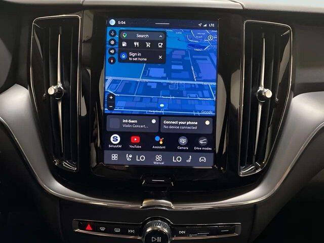 2025 Volvo XC60 B5 Core Dark Theme