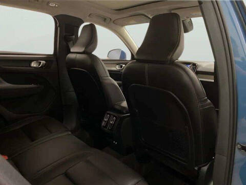 2025 Volvo XC40 B5 Plus Bright Theme