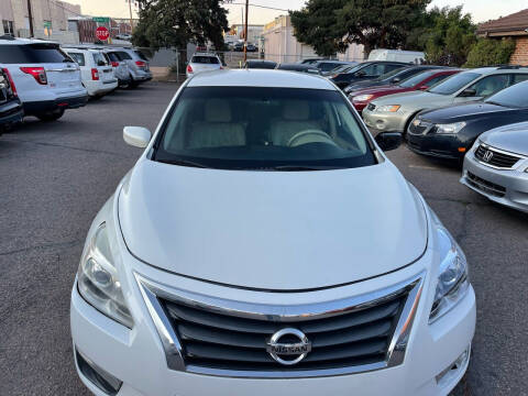 2014 Nissan Altima for sale at STATEWIDE AUTOMOTIVE LLC in Englewood CO