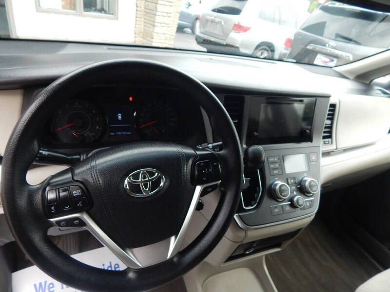 2015 Toyota Sienna LE 8-Passenger