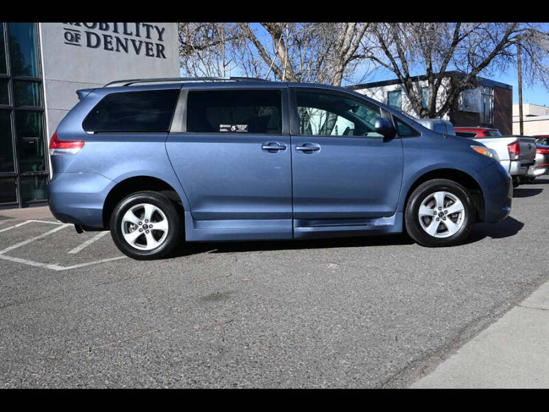 2013 Toyota Sienna LE Mobility 7-Passenger