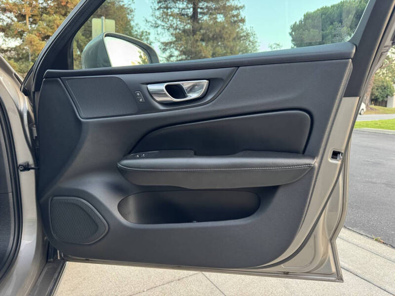 2019 Volvo S60 T5 Momentum