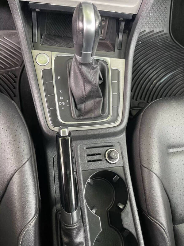 2017 Volkswagen Golf SportWagen