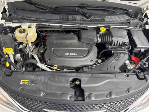 2017 Chrysler Pacifica Touring-L