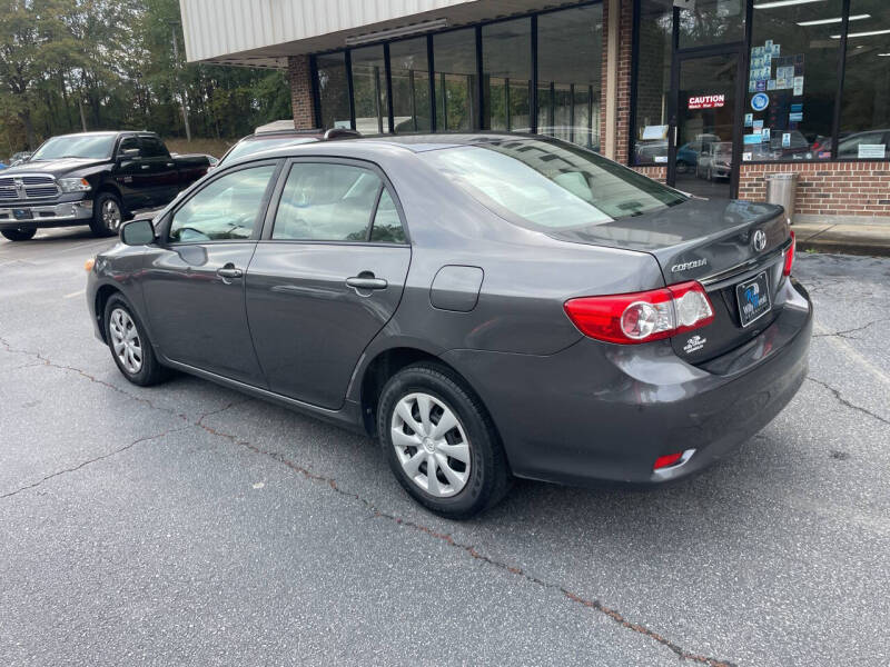 2011 Toyota Corolla LE photo 8