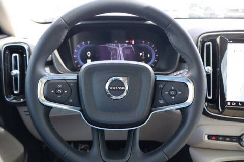 2023 Volvo XC40 B5 Plus Bright Theme