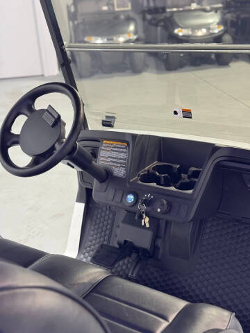 2025 E-Z-GO RXV ELiTE