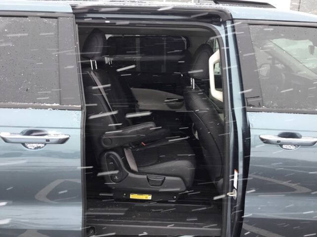 2024 Kia Carnival SX