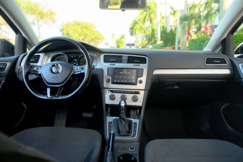 2017 Volkswagen Golf TSI S