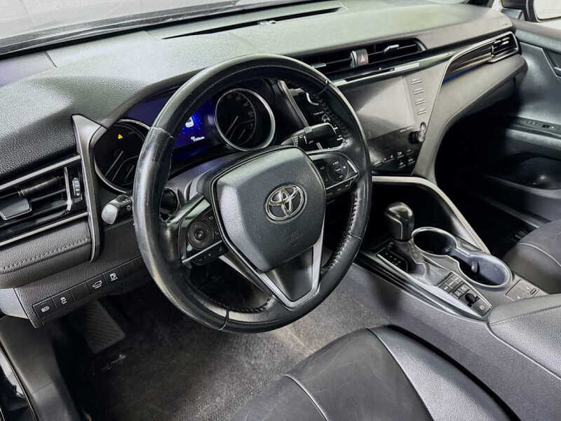 2020 Toyota Camry Hybrid XLE