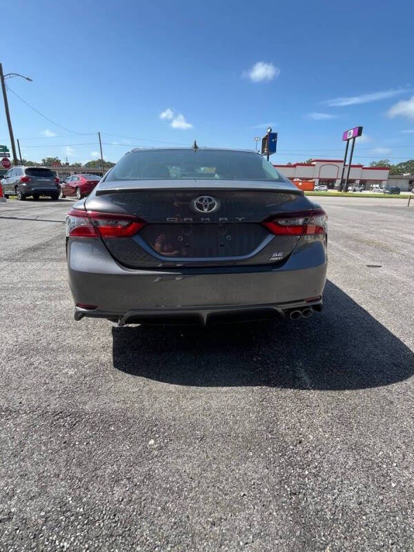 2021 Toyota Camry SE photo 5