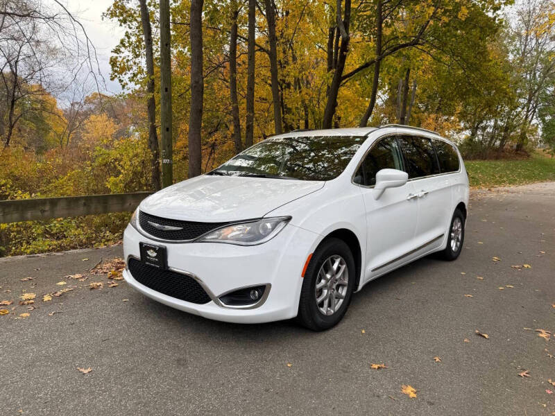 2020 Chrysler Pacifica Touring L's photo