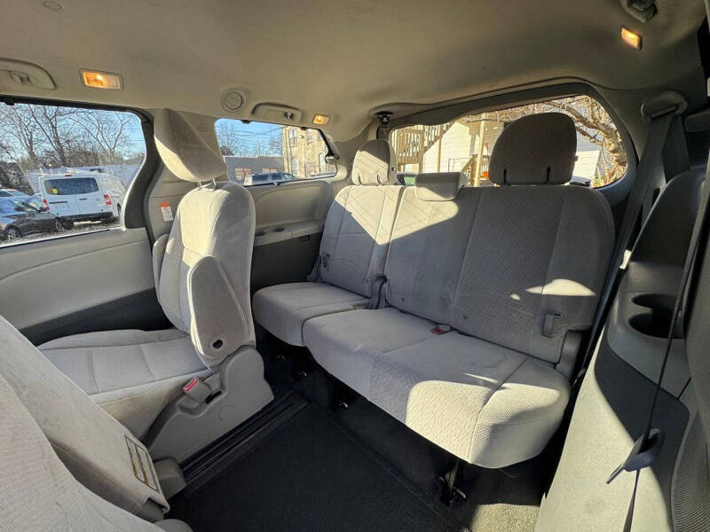 2015 Toyota Sienna LE 8-Passenger
