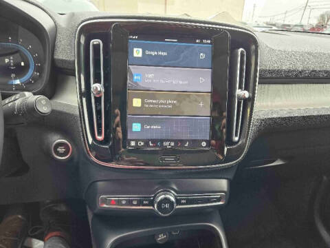 2023 Volvo XC40 B5 Plus Bright Theme