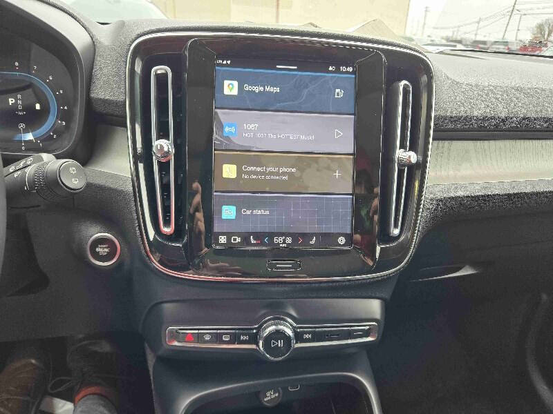 2023 Volvo XC40 B5 Plus Bright Theme