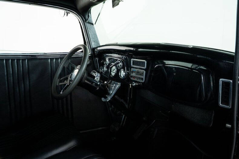 1933 Ford Super Deluxe