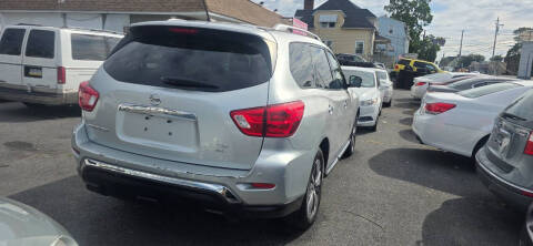 2017 Nissan Pathfinder SL