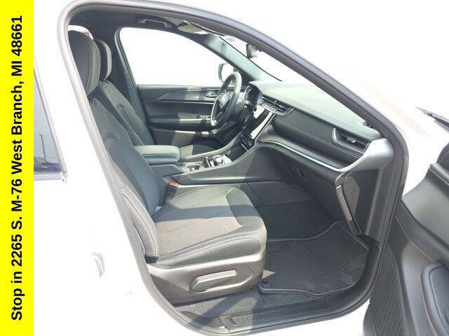 2024 Jeep Grand Cherokee Laredo