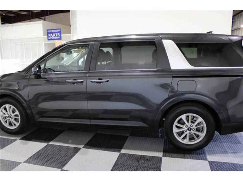2024 Kia Carnival LX