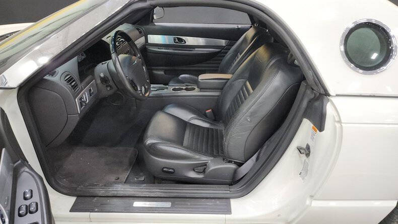 2002 Ford Thunderbird Deluxe