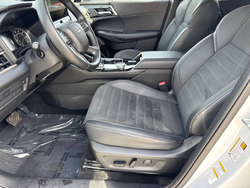 2025 Mitsubishi Outlander SE