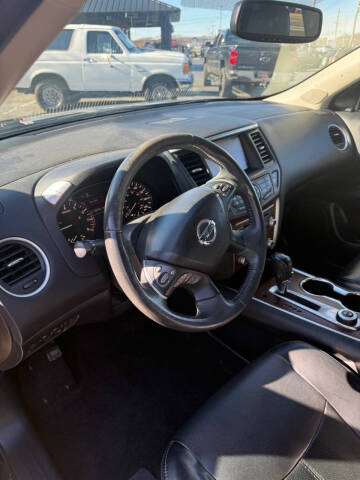 2017 Nissan Pathfinder Platinum