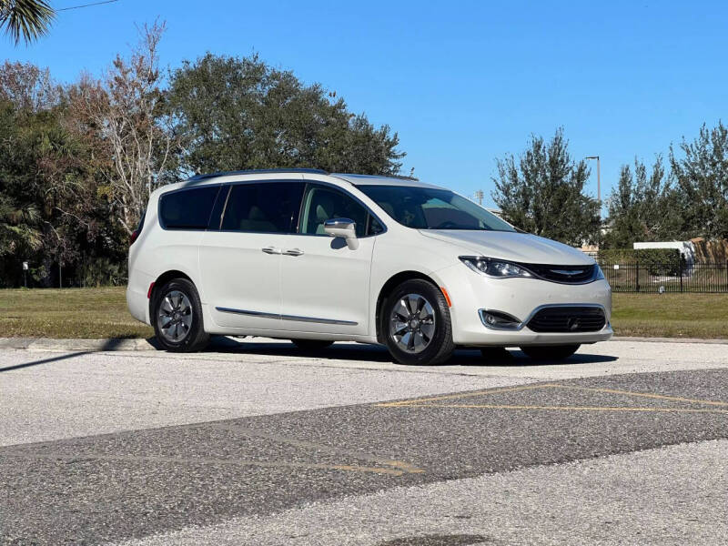 2017 Chrysler Pacifica Hybrid Platinum