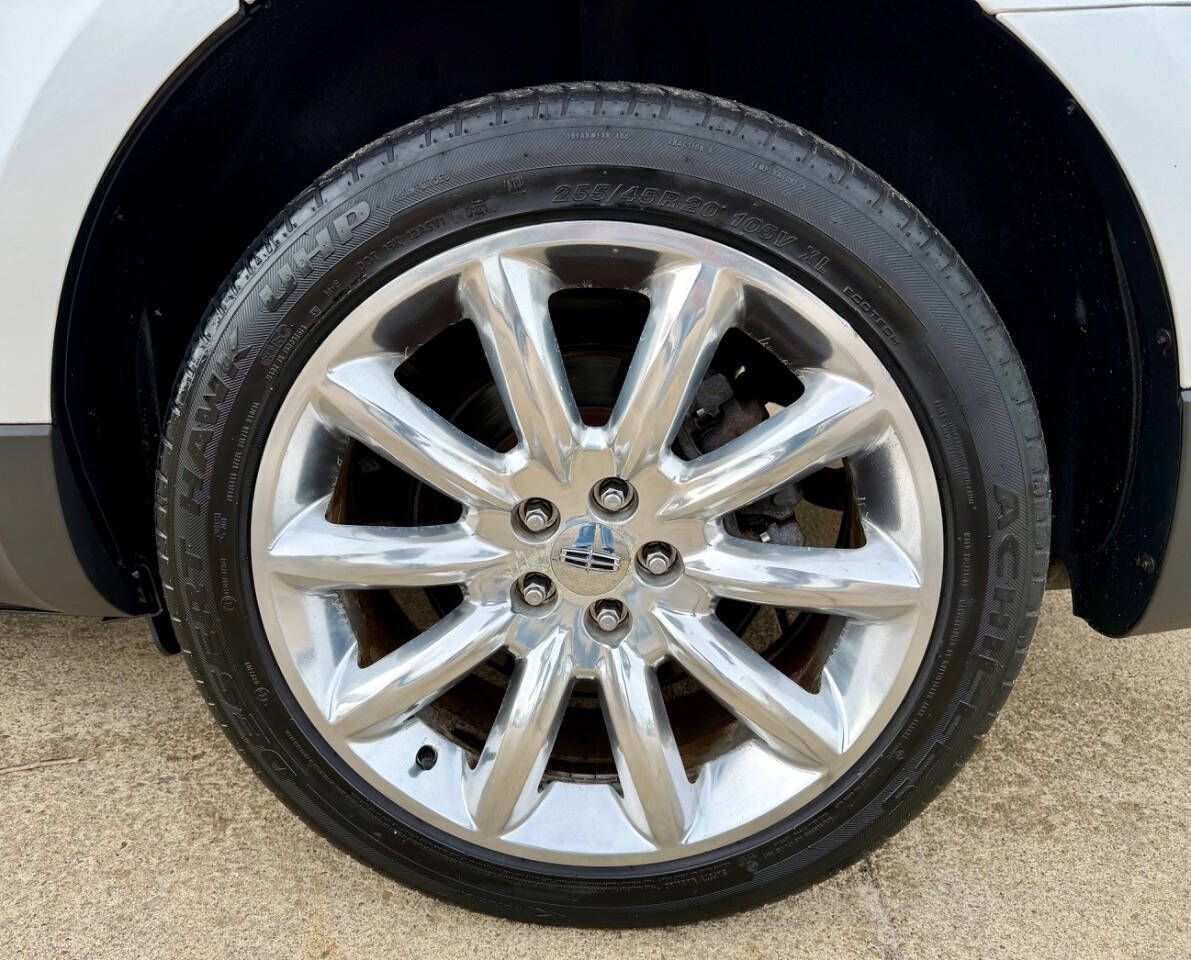 White 2010 Lincoln MKT Base 4dr Crossover 42