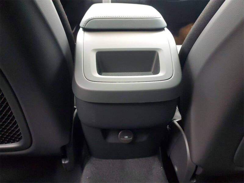 2025 Volvo XC60 B5 Core Dark Theme