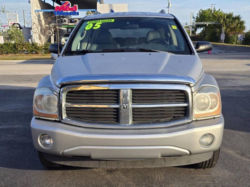 2005 Dodge Durango SLT photo 2