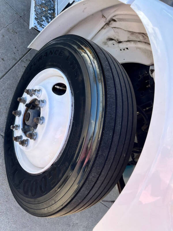 2013 Freightliner M2 106