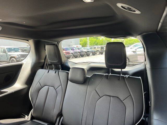 2027 Chrysler Pacifica Limited