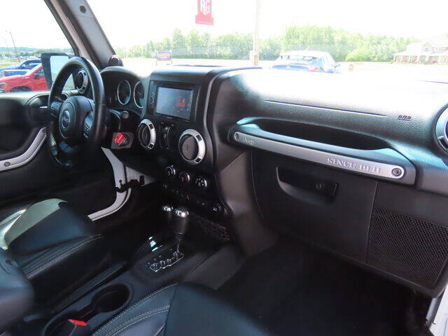 2014 Jeep Wrangler Unlimited for sale at Modern Automotive Group LLC in Lafayette, TN