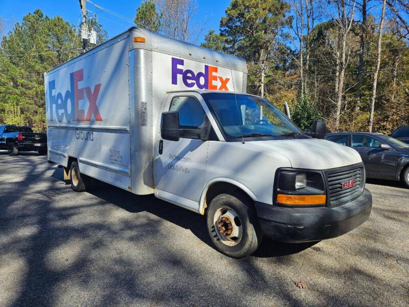 2014 GMC Savana Cutaway Work Van's photo