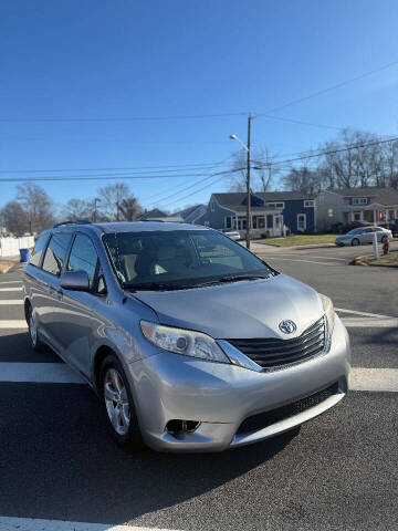2014 Toyota Sienna LE 8-Passenger
