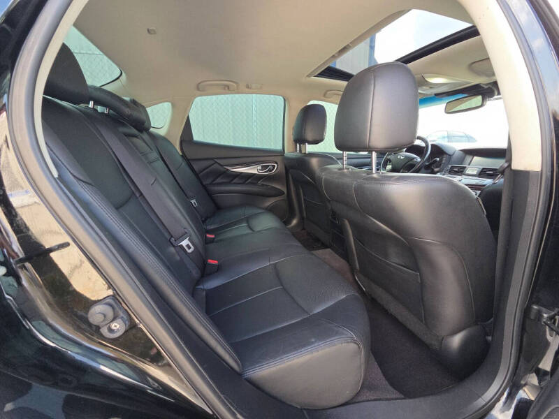 2015 Infiniti Q70 3.7