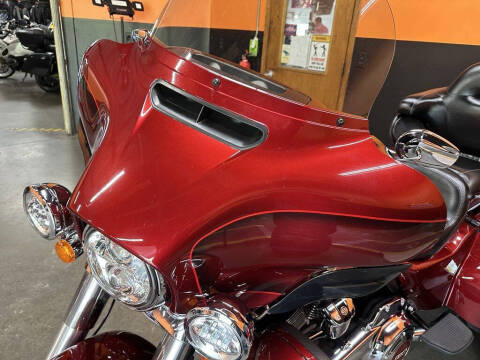 2023 Harley-Davidson FLHTCUTGAN - Tri Glide U