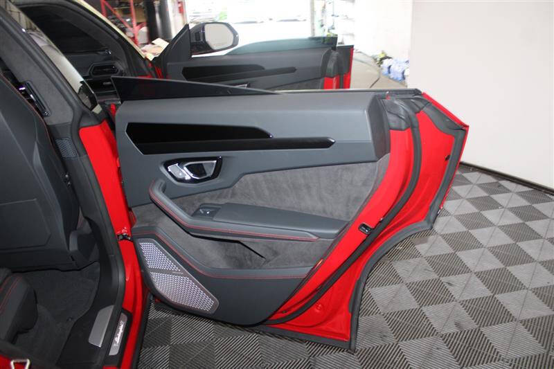 2025 Lamborghini Urus SE