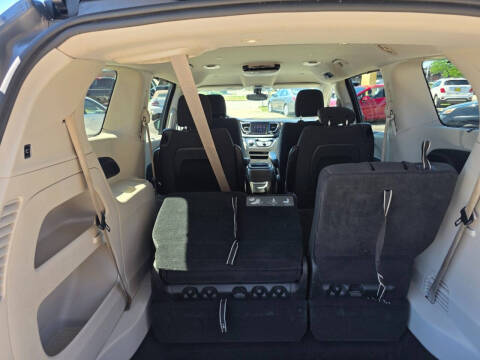 2017 Chrysler Pacifica Touring-L