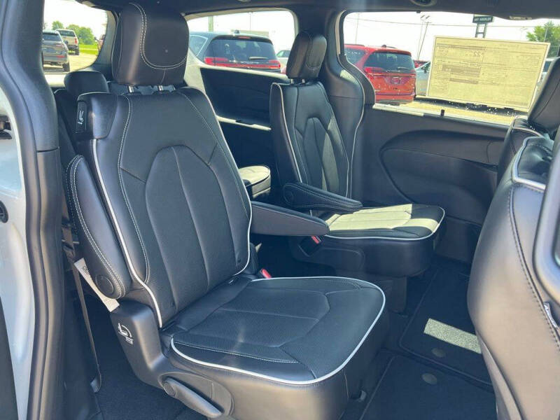 2027 Chrysler Pacifica Limited