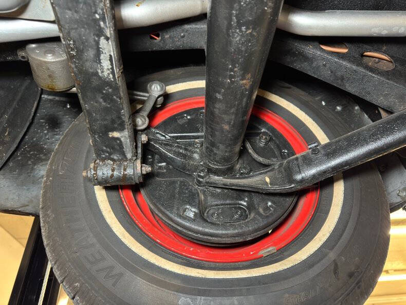 1948 Ford Super Deluxe